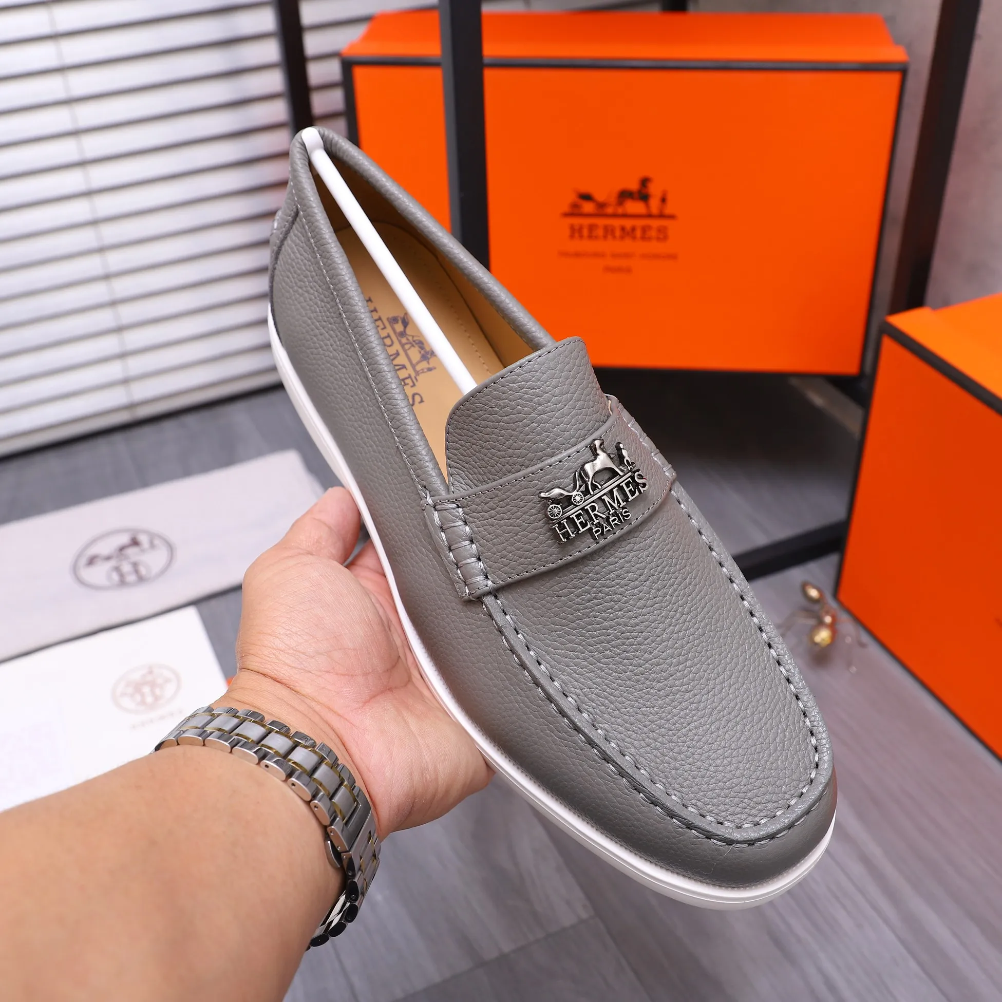 Men's shoes 💰p560 Product trademark: HERMES "Hermes" casual slip-on men's shoes. Regular size: 38-46 (45.46 is custom-made and non-returnable) Product materials: Selected pebbled cowhide upper, cowhide lining, original foam rubber ultra-light sole